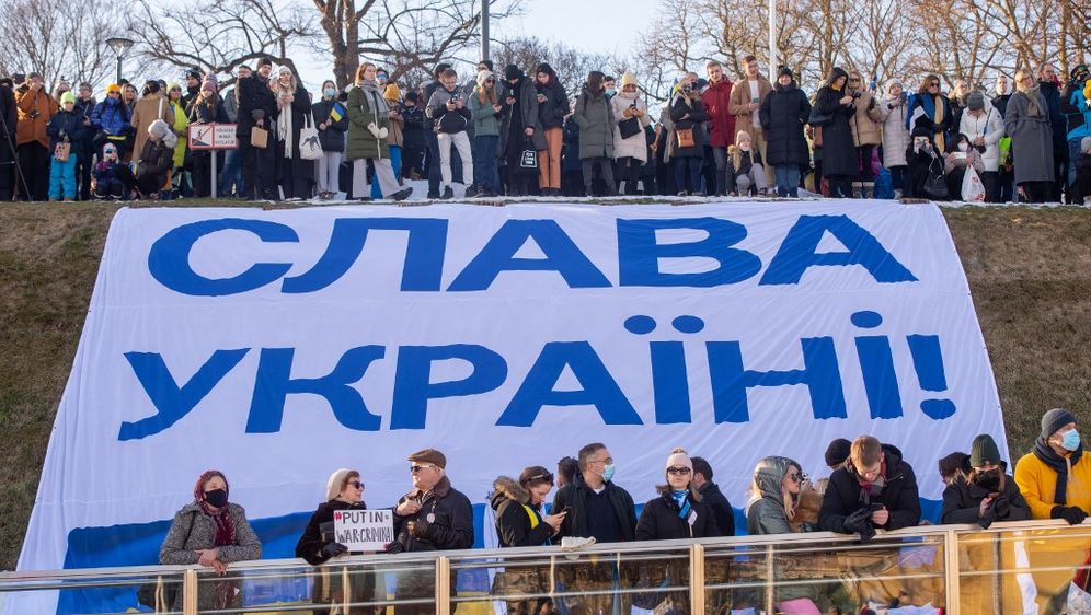 Transparent s porukom Slava Ukrajini