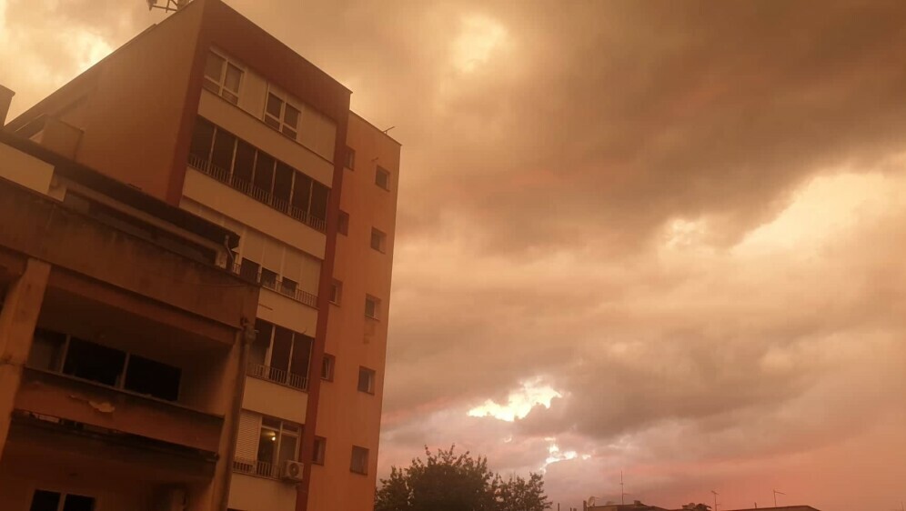 Jaka kiša pala je u Zagrebu, a nebo je primilo žućkastu boju