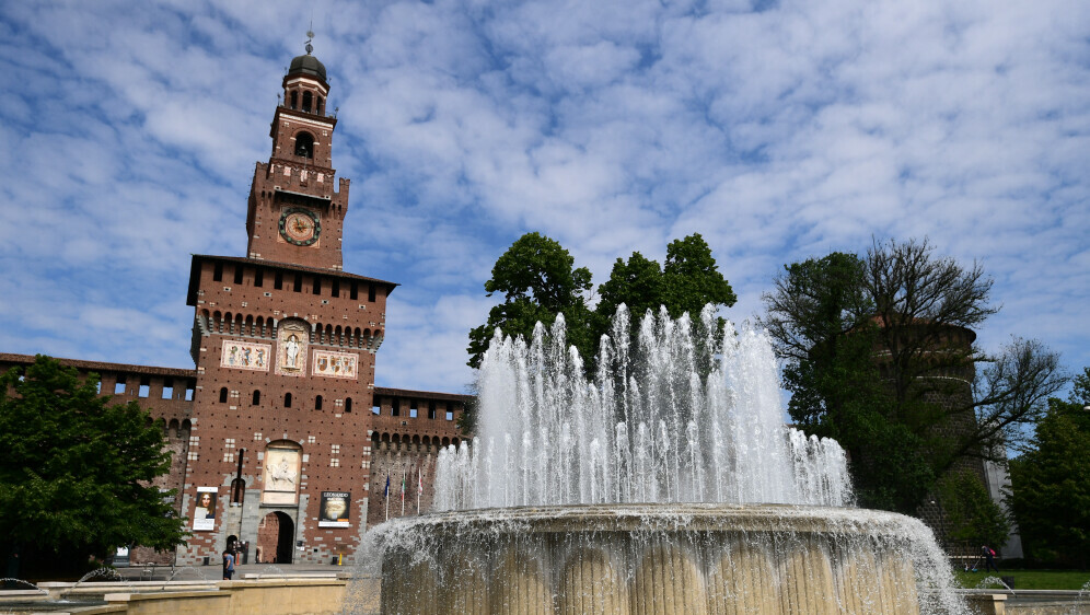 Fontana ispred milanskog Castello Sforzesco