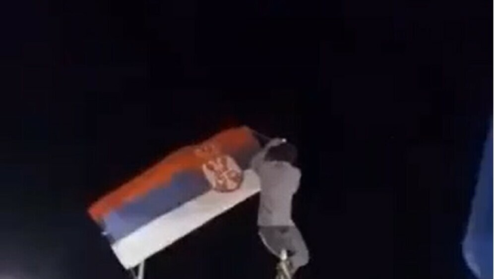 Skidanje zastave u Požegi