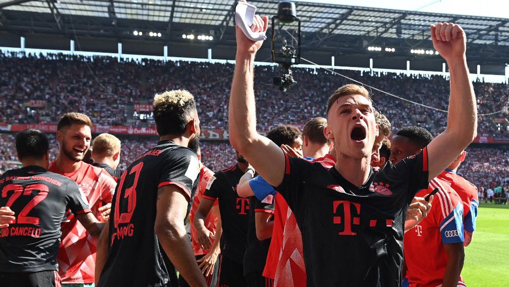 Joshua Kimmich s igračima Bayerna slavi naslov prvaka