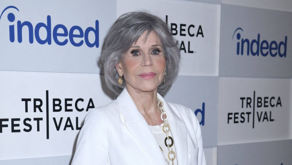 Jane Fonda u bijelom odijelu na Tribeca Film Festivalu