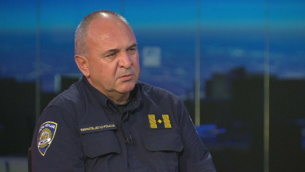 Josip Mataija, voditelj službe prometne policije u studiju Dnevnika Nove TV - 4