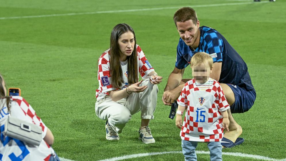 Mario Pašalić sa suprugom Marijom i sinom Lukom nakon finala Lige nacija