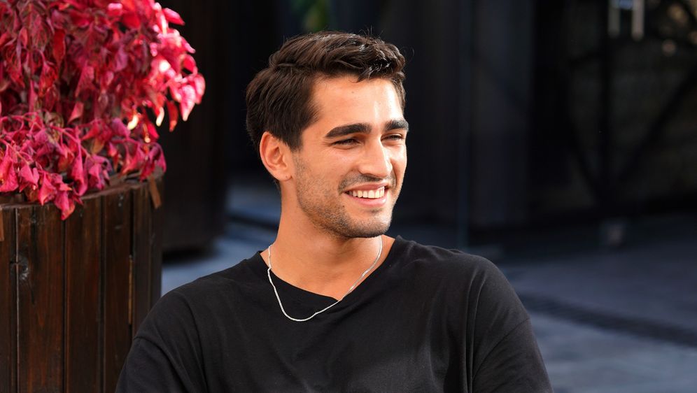 Mert Ramazan Demir na setu serije