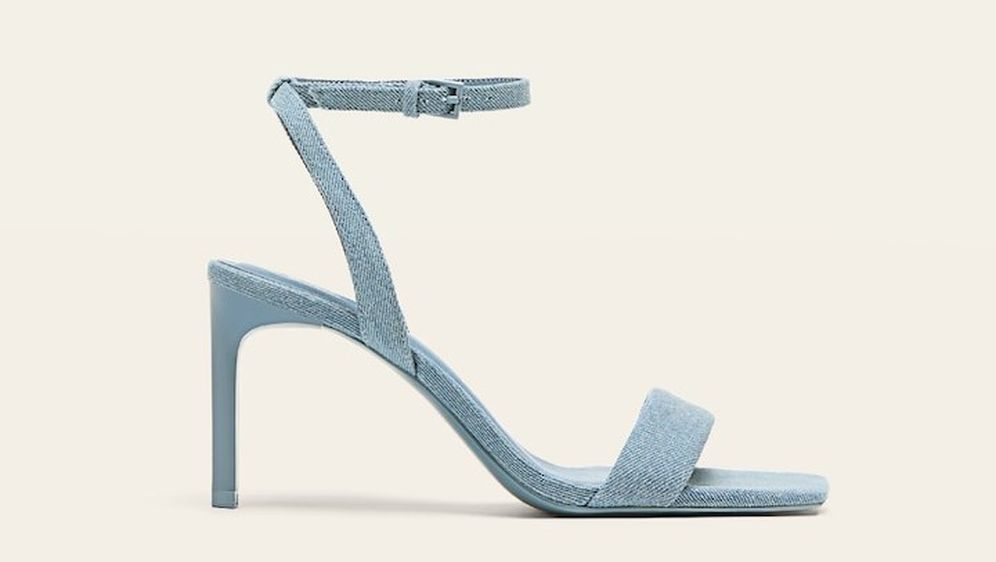 Stradivarius, snižene s 25,99 na 15,99 eura