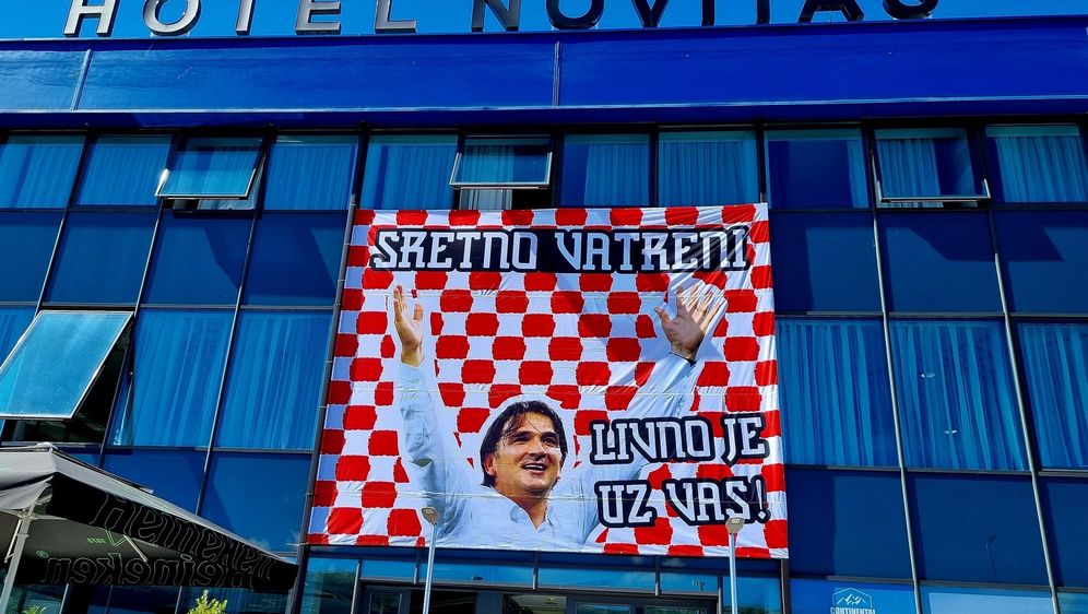 Zastava posvećena Zlatku Daliću u Livnu