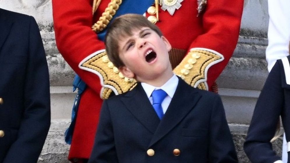 Princ Louis na balkonu Buckinghamske palače - 1