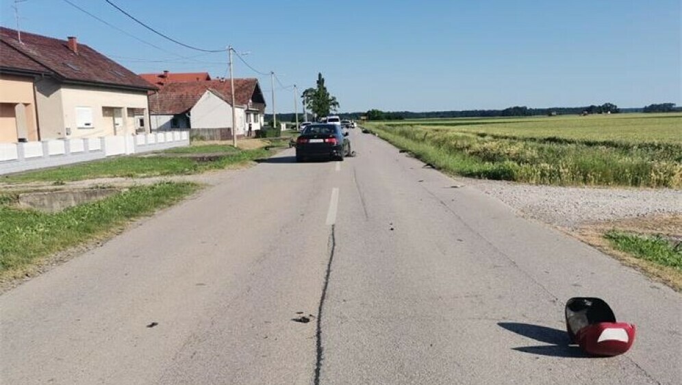 U prometnoj nesreći u Privlaci poginula motociklistica