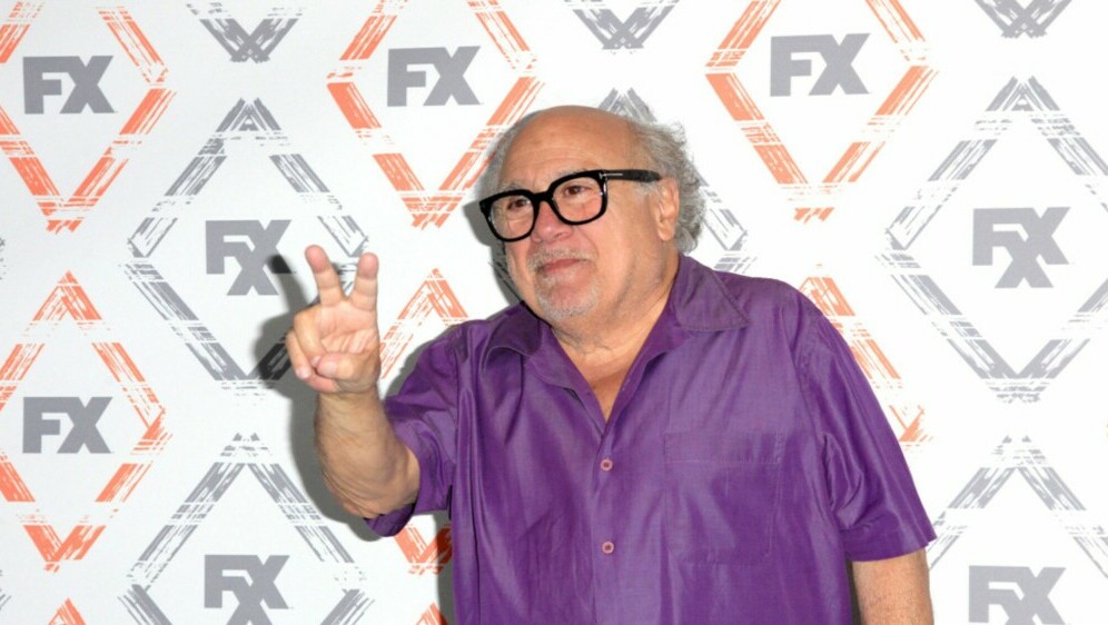 Glumac i komičar Danny DeVito na crvenom tepihu