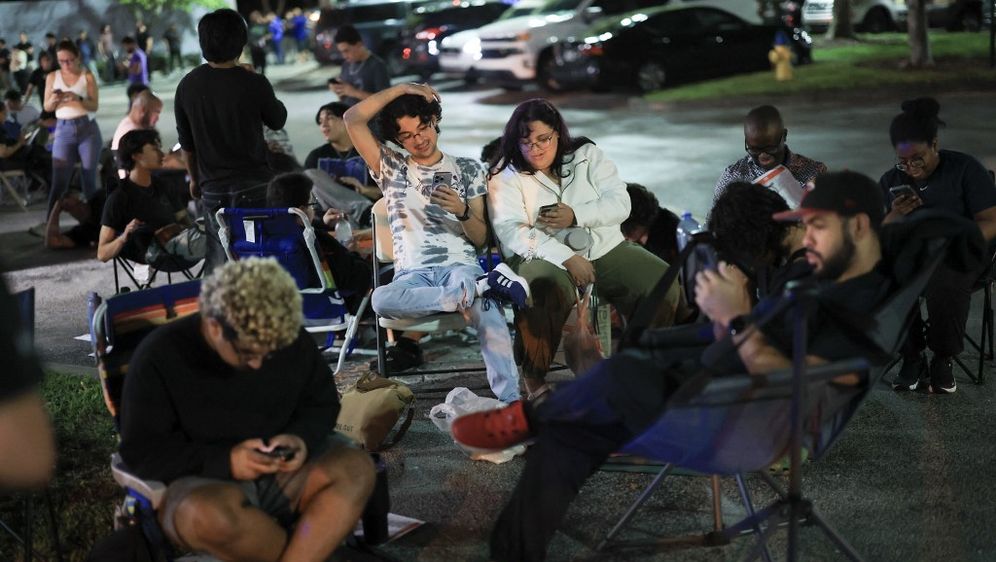 Ljubitelji Nintenda čekaju početak prodaje novog Switcha