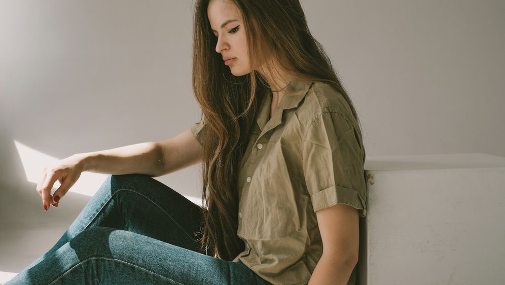 Tužna zabrinuta djevojka