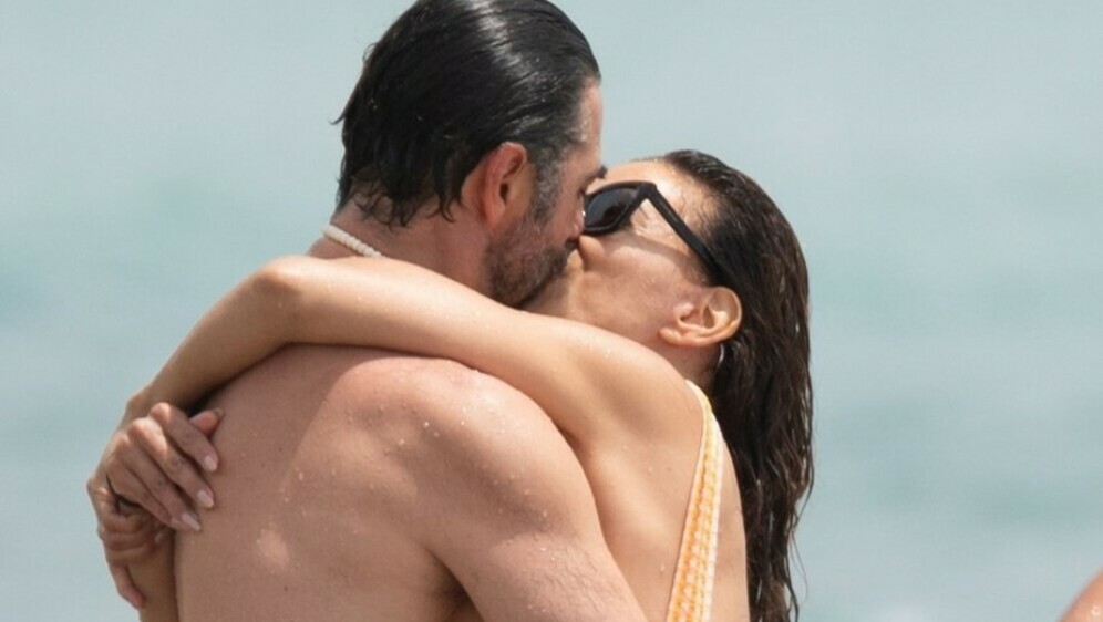 Eva Longoria sa suprugom i sinom na plaži - 2