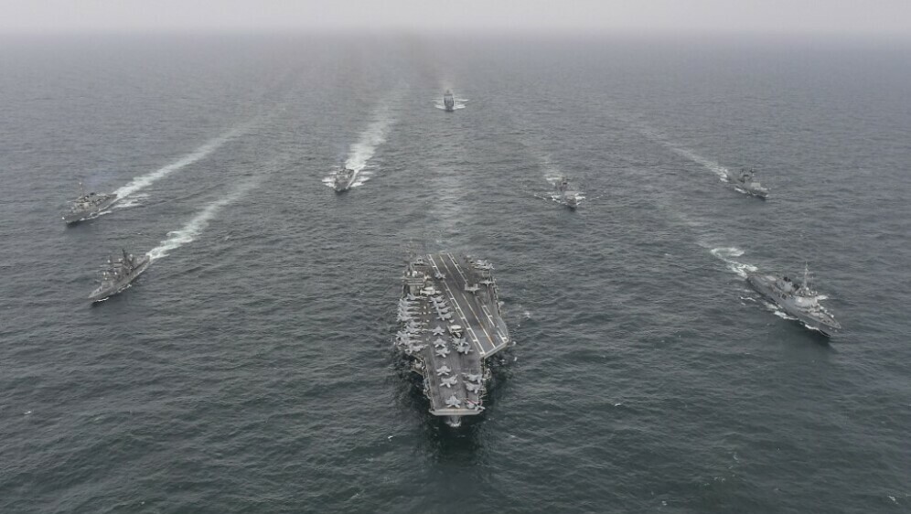 USS Nimitz u pratnji japanskih i korejskih brodova