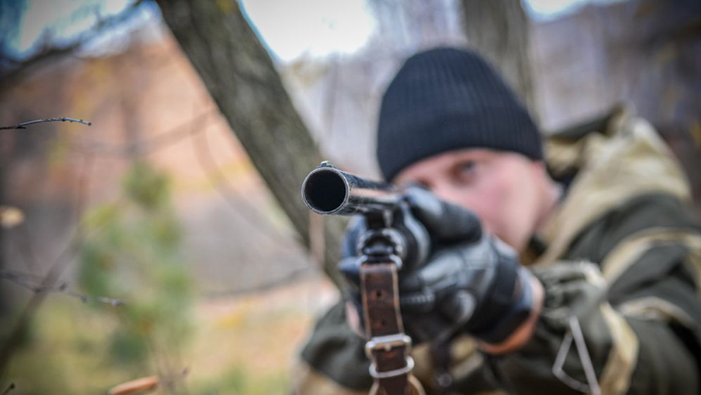 Vojnik cilja sačmaricom, ilustracija