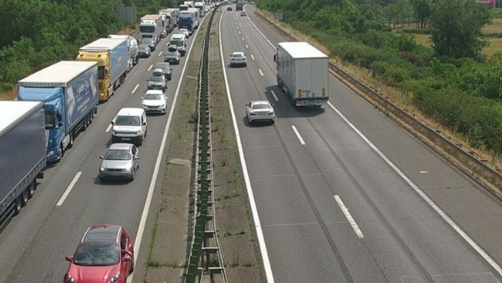 Kolona vozila na A3 kod čvora Buzin
