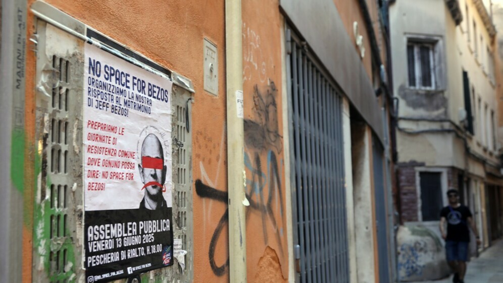 Prosvjed protiv Bezosa - 1