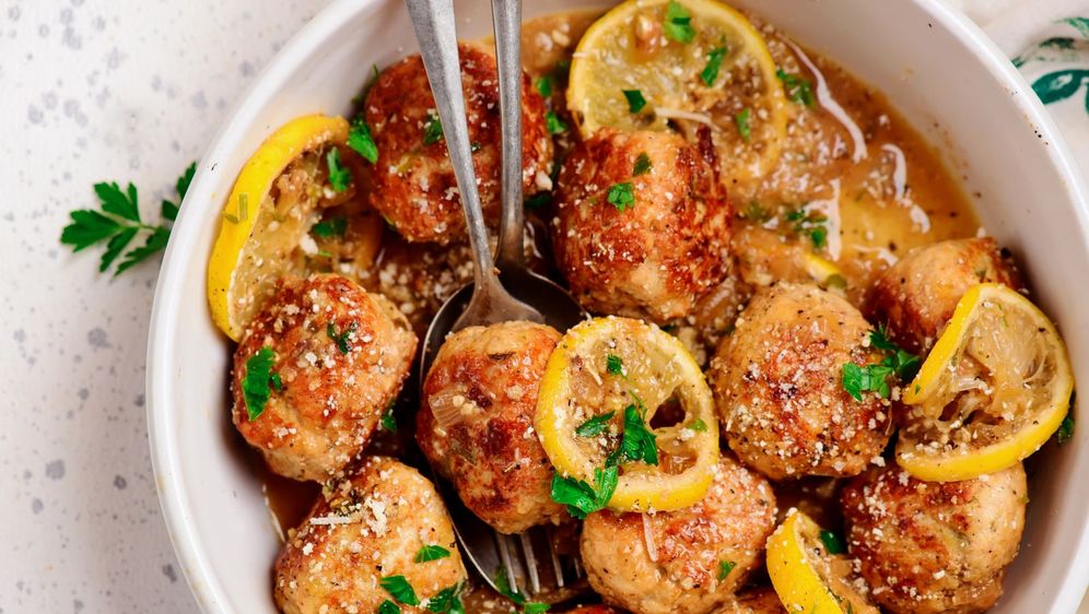 Okruglice od piletine i sira u finom umaku