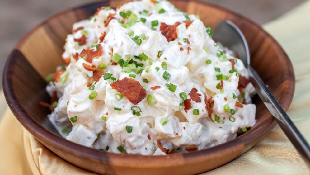 Krumpir-salata u kremastom umaku