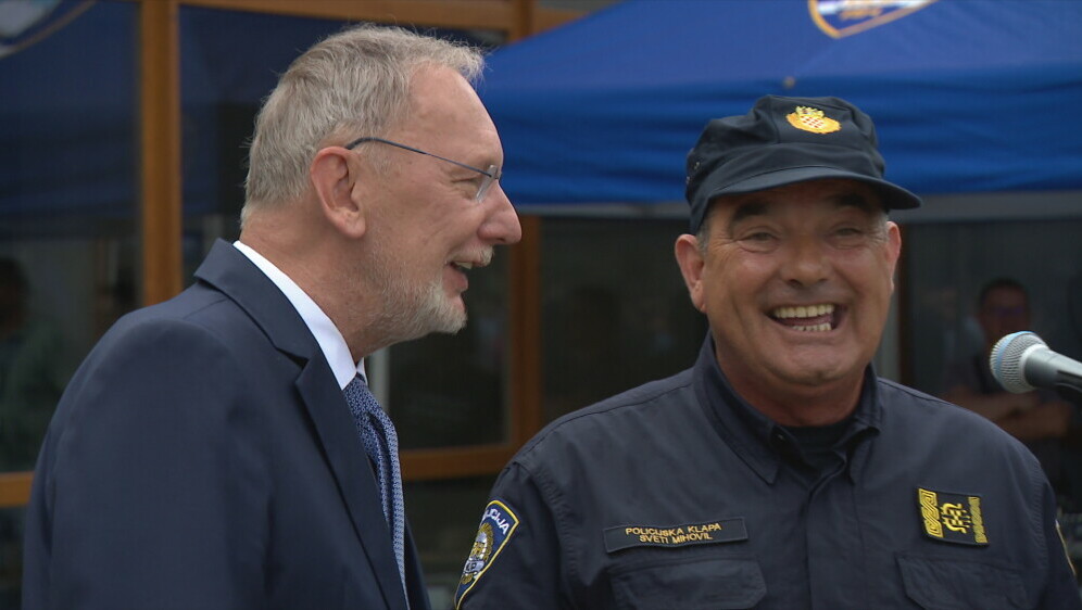 Pjesma je ponijela i ministra.