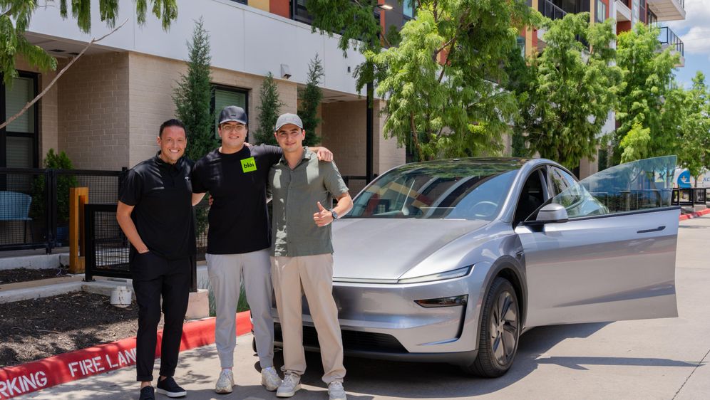 Model Y koji se sam dovezao do kupca