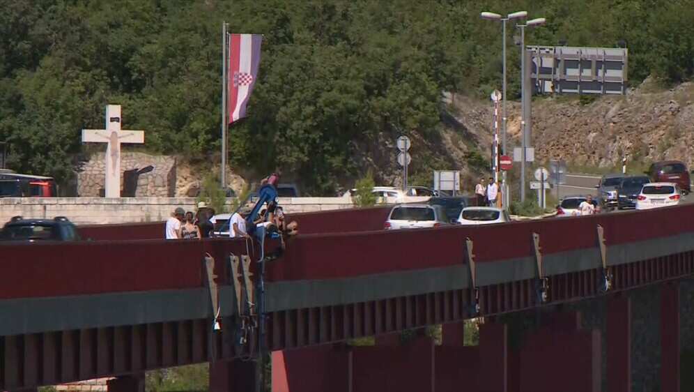 Bungee jumping na Masleničkom mostu