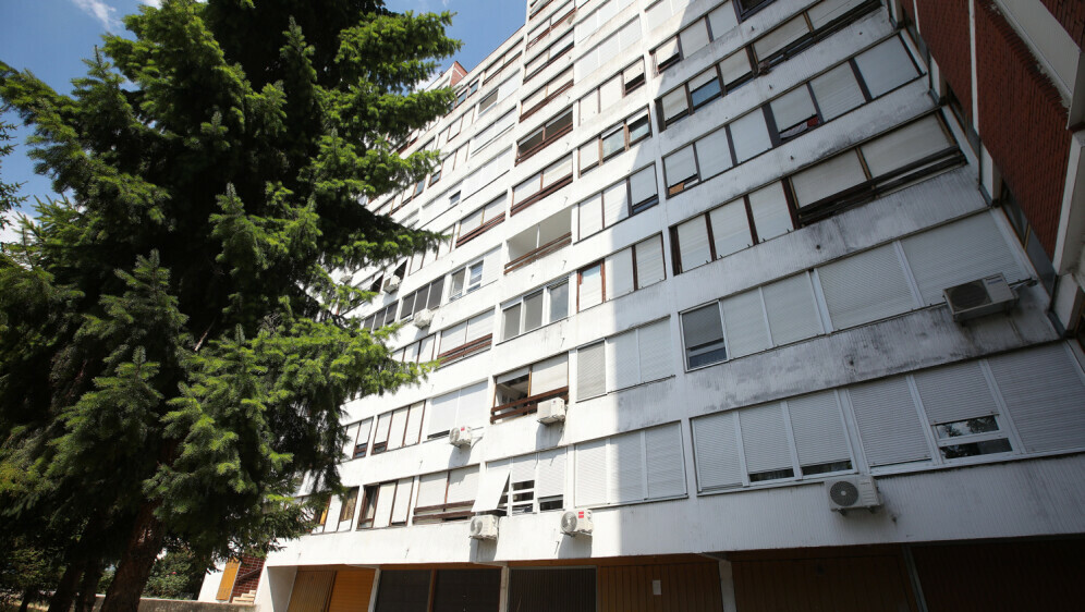 Žena pala s balkona u Prečkom i poginula - 4