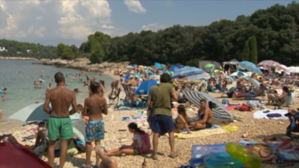 Na plaži snimao golu djecu