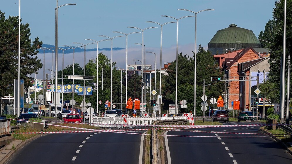 Pokraj Vjesnikova nebodera zatvoren je za promet podvožnjak u oba smjera