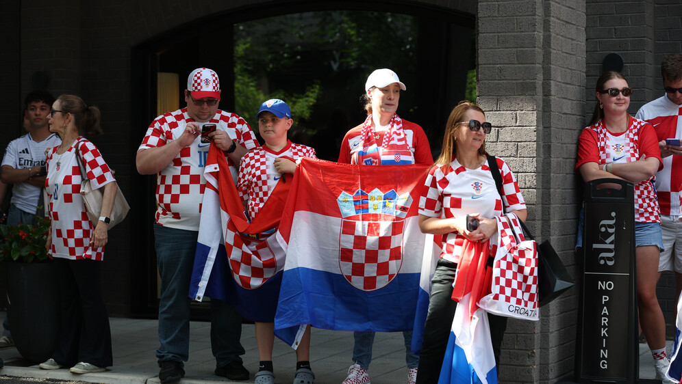 Hrvatski navijači ispred hotela Vatrenih