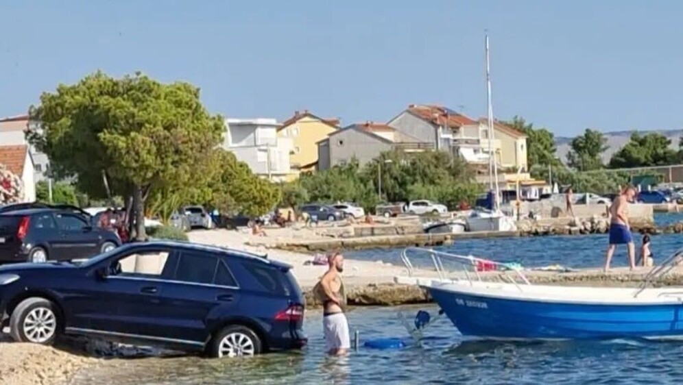 Auto i čamac