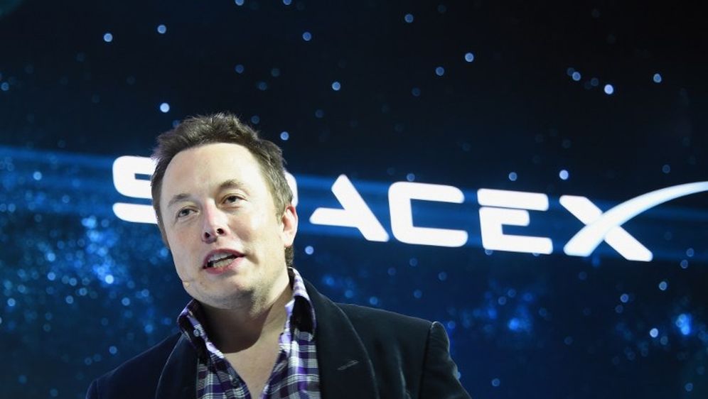 I Elon Musk misli da će ljudima u budućnosti biti zabranjeno voziti automobile