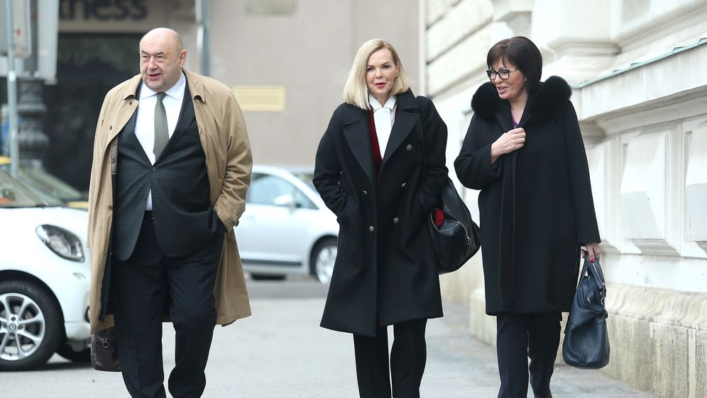 Bivša županica Marina Lovrić Merzel u pratnji odvjetnika dolazi na suđenje (Foto: Pixell)