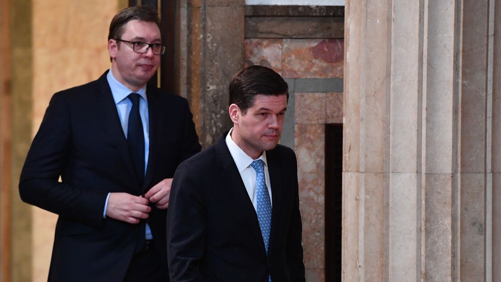 Aleksandar Vučić i Wess Mitchell nakon sastanka (Foto: Pixell)