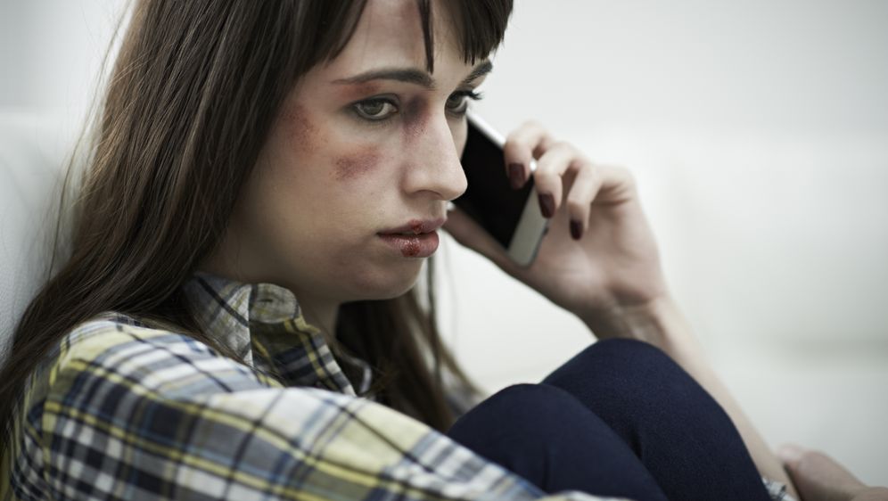 Žrtva obiteljskog nasilja traži pomoć, ilustracija (Guliver/Thinkstock)