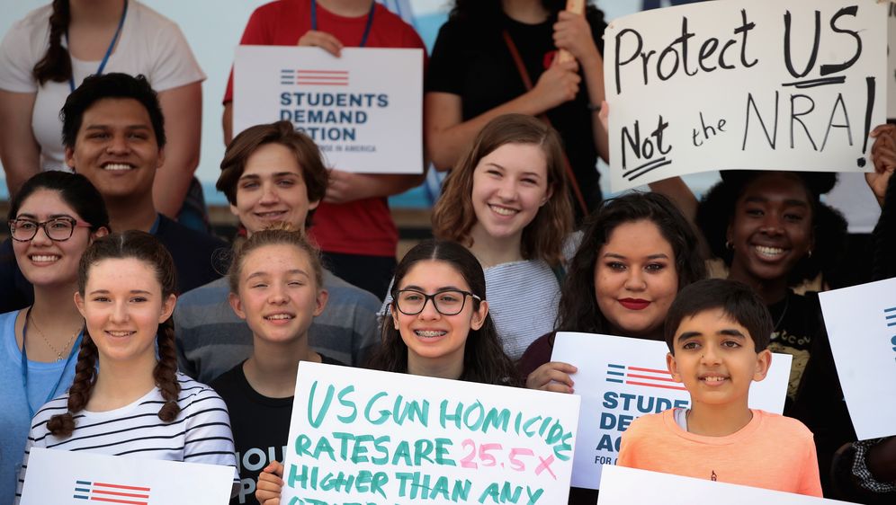 Mladi Amerikanci prosvjeduju protiv vatrenog oružja diljem SAD-a (Foto: AFP)