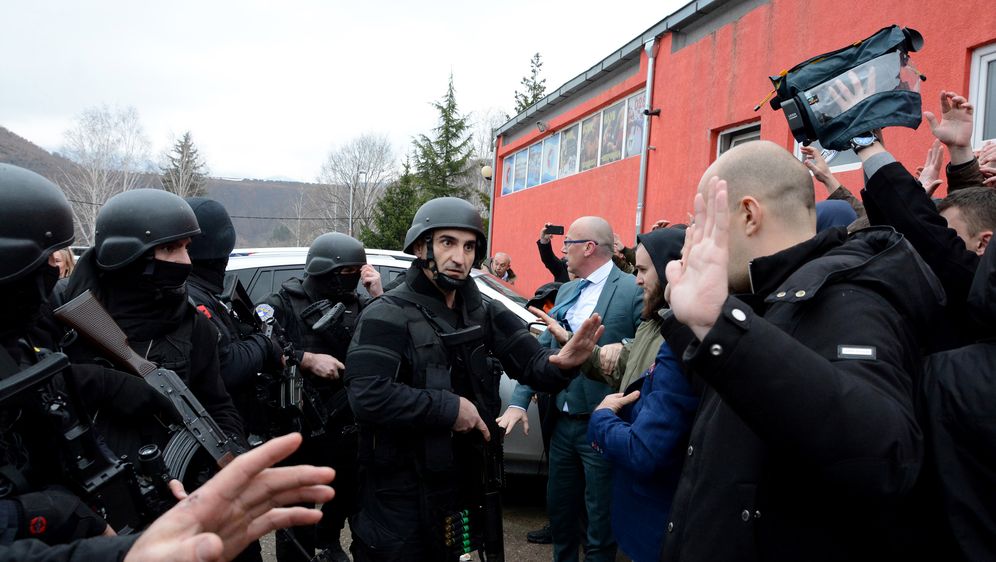 Policija u Mitrovici, arhiva (Foto: AFP)