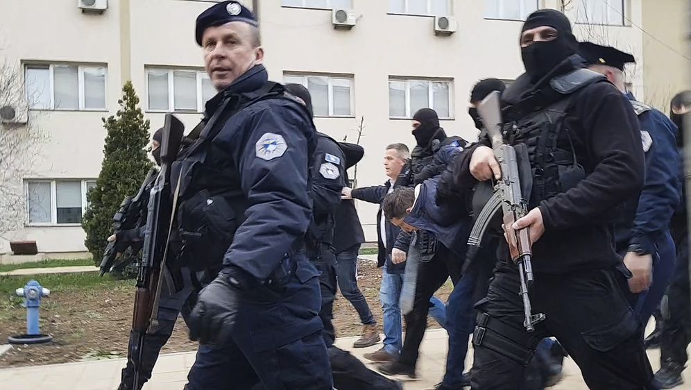 Uhićenje Marka Đurića u Kosovskoj Mitrovici (Foto: AFP)