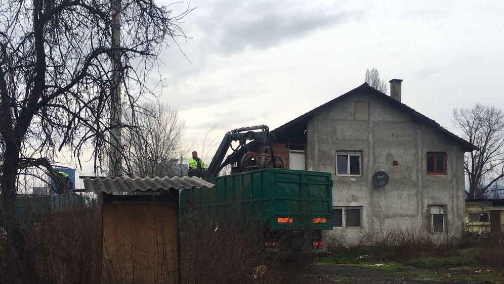 Uklanjanje otpada u zagrebačkom naselju Savica (Foto: dnevnik.hr) - 1