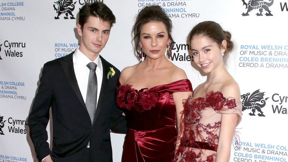 Catherine Zeta-Jones s kćeri Carys i sinom Dylanom