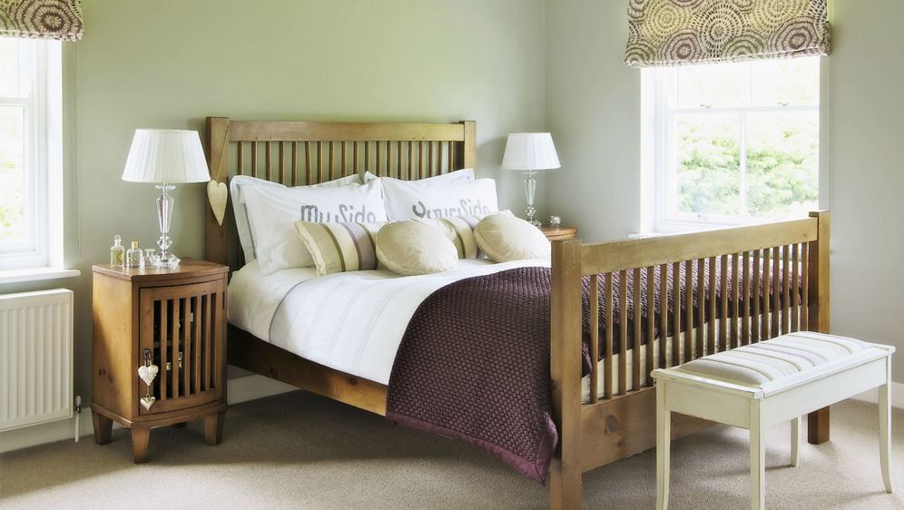 Drveni krevet kao inspiracija za uređenje spavaće sobe