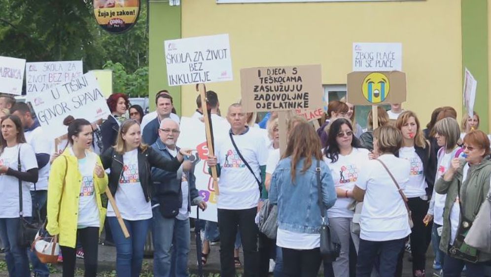 Učitelji i logopedi prosvjeduju zbog niskih plaća (Foto: Dnevnik.hr) - 1
