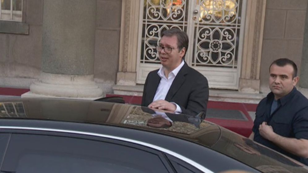 Vučić izlazi iz zgrade Predsjedništva (Foto: Dnevnik.hr)