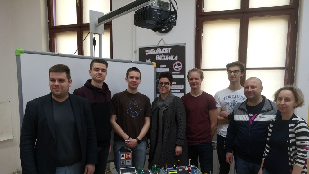 Vukovarski gimnazijalci s mentorima