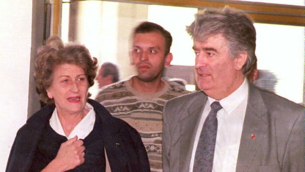 Biljana Plavšić s Radovanom Karadžićem u Bosni 1996. (Foto: AFP)
