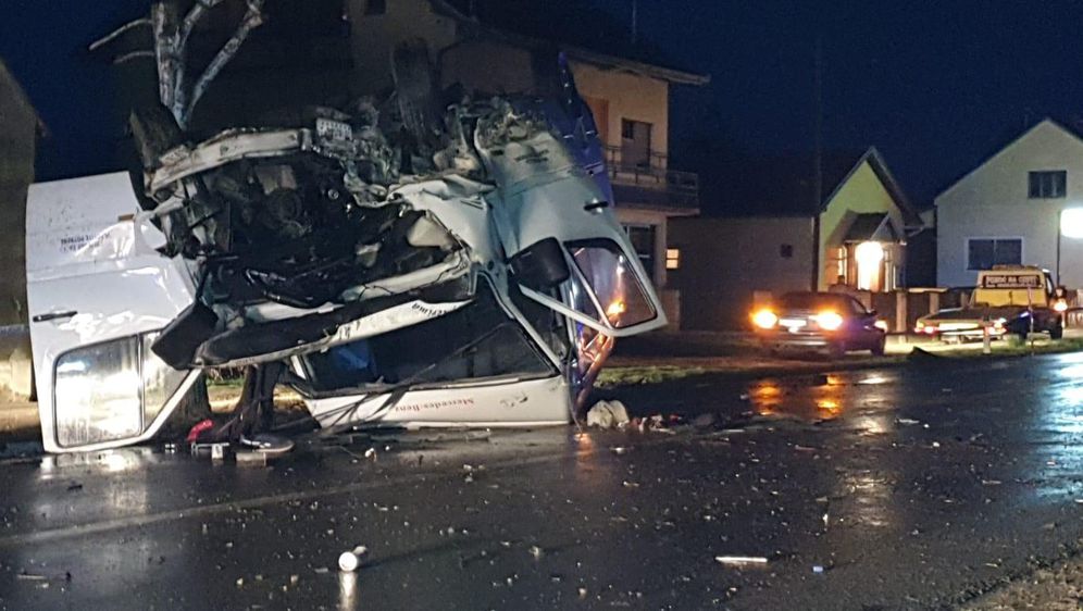 Teška prometna nesreća kod Nove Gradiške (Foto: Radiong.hr) - 3