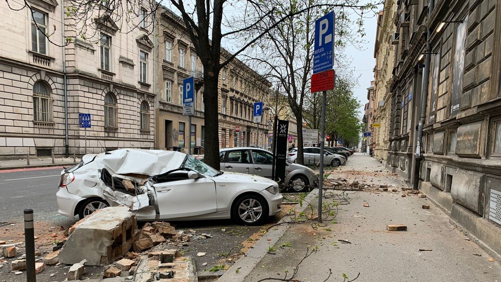 Potres pogodio Zagreb - Uništeni automobili na Zelenom valu