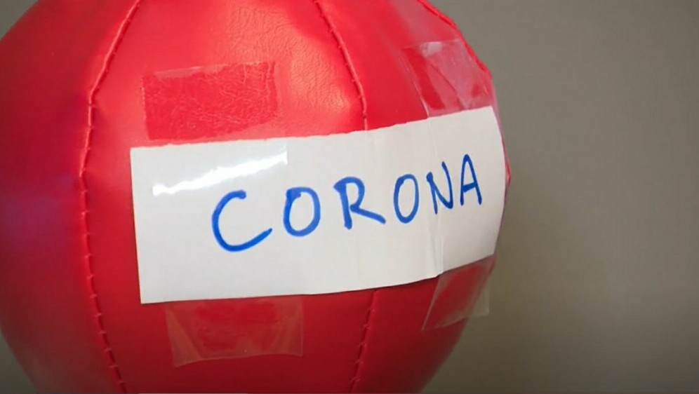 Lopta s natpisom Corona