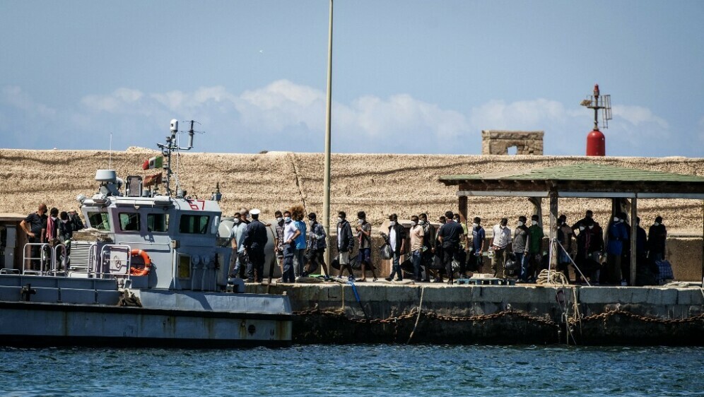 Ilustracija - migranti na Lampedusi