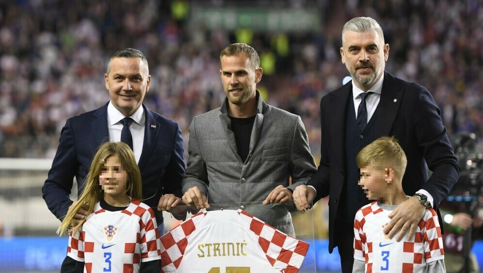 Ivan Strinić s djecom